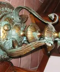 Lampada da terra ferro battuto e vetro di Murano - Brescia Lampada da terra ferro battuto e vetro di Murano - Brescia
