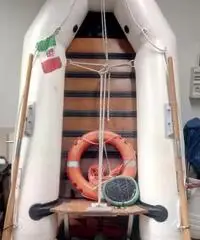 Gommone completo di ruote di alaggio Gommone completo di ruote di alaggio