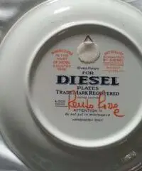 Piatto ceramica Diesel a tiratura numerata, firmato. - Vicenza Piatto ceramica Diesel a tiratura numerata, firmato. - Vicenza