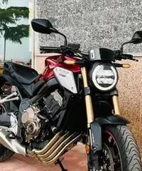 Honda CB 650 R SOLO 900 km Honda CB 650 R SOLO 900 km