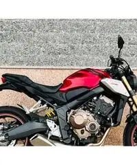 Honda CB 650 R SOLO 900 km Honda CB 650 R SOLO 900 km