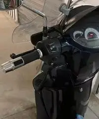 2011 Aprilia Scarabeo light i.e. 125cc 2011 Aprilia Scarabeo light i.e. 125cc