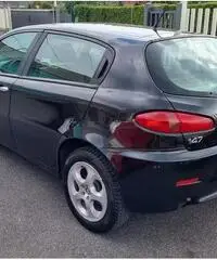 Alfa Romeo 147 1.9 JTD (120) 5 porte Distinctive,