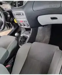 Alfa Romeo 147 1.9 JTD (120) 5 porte Distinctive,