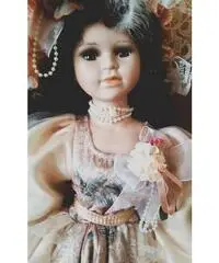 Bambola da collezione in porcellana - Puglia