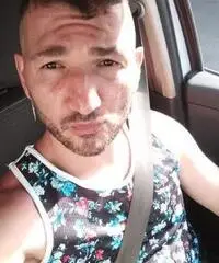 Magazziniere autista consegna pacchi Magazziniere autista consegna pacchi