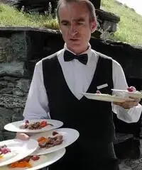 Chef di rang/ cameriere di sala con esperienza Chef di rang/ cameriere di sala con esperienza