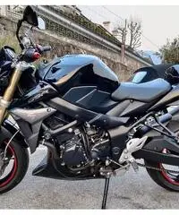 Suzuki GSR 750