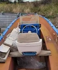 Barca a motore